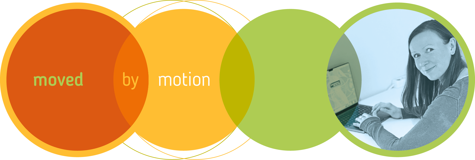 Sina Allkemper beim beantworten der Emails.